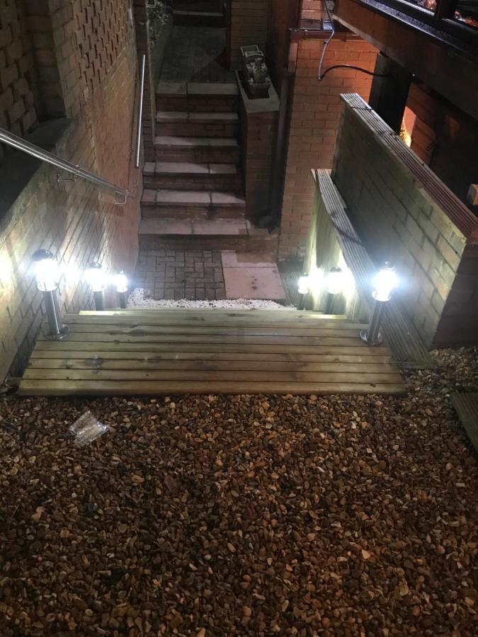 Hot Tub Hide Away Near Alton Towers Staffordshire Hotel Cheddleton Exterior photo